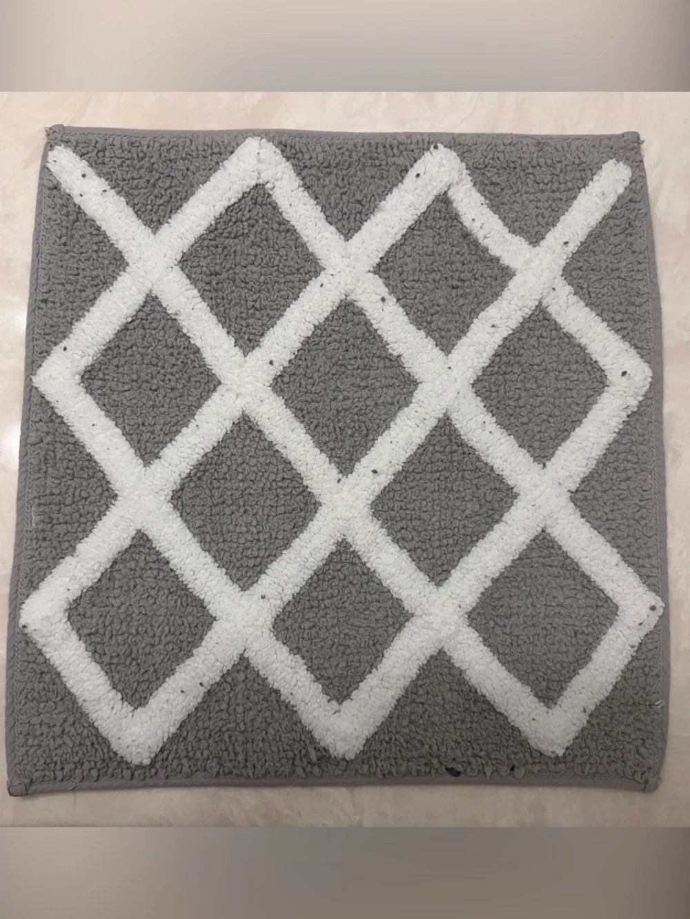 Gray and White Geometric Bath Mat - Home Bath